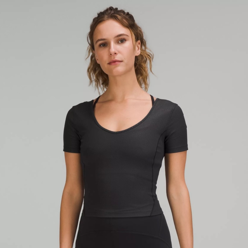 LULULEMON ALIGN TEE POLKA SQUAT EMBOSS SZ 6 BLACK